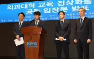 Dél-koreai orvostanhallgatók a tiltakozás végére pontot téve visszatérnek az iskolapadba