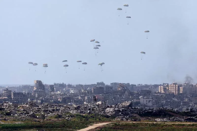 Izrael engedélyezi az élelmiszersegély levegőben történő eldobását Gázában
