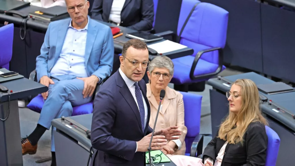 Jens Spahn próbaidőben: Kihívásokkal teli út előtt a CDU frakcióvezetője