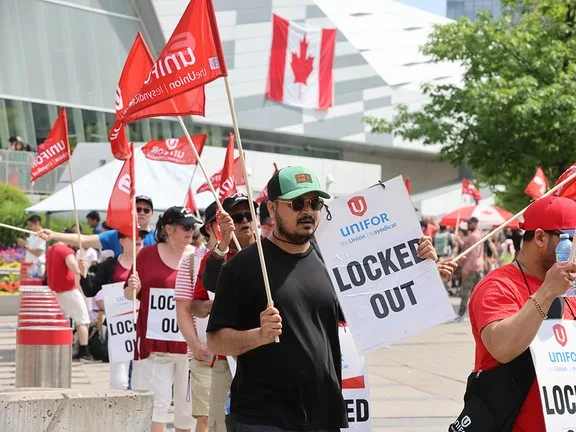 Kanadai Nemzeti Ünnep Előtt Zárolták ki a CN Tower Több Mint 250 Dolgozóját