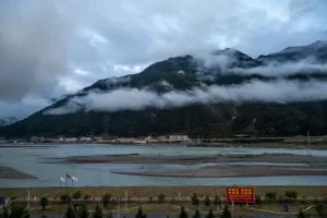 Kína megkezdi a világ legnagyobb vízierőművének építését Tibetben