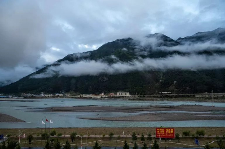 Kína megkezdi a világ legnagyobb vízierőművének építését Tibetben