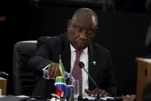 Ramaphosa megvédte az intézmények finanszírozását a kétpárti vita közepette