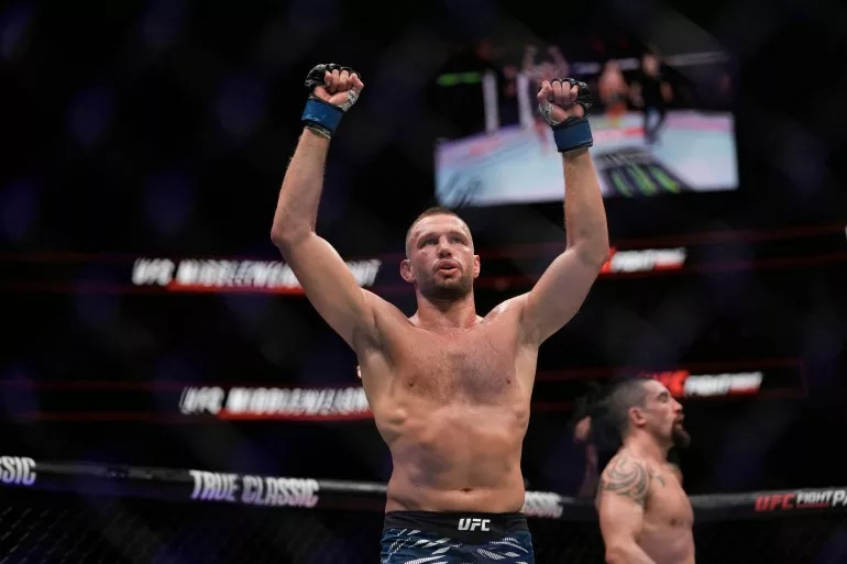Reinier de Ridder szoros győzelmet aratott Robert Whittaker felett az UFC Abu Dhabi gáláján