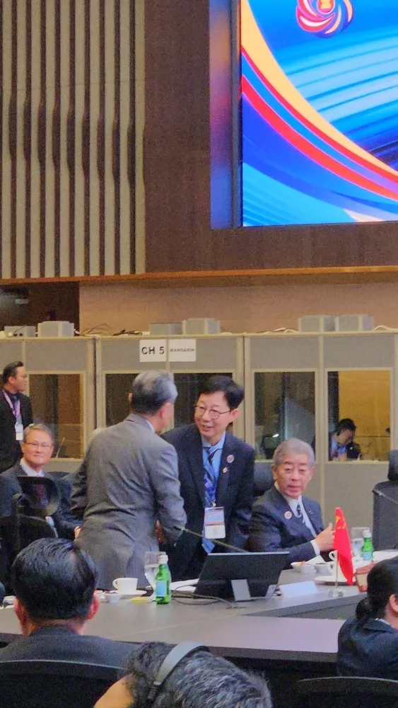 Rövid találkozók az ASEAN ülésen: Kína és Japán külügyminisztereivel tárgyalt a dél-koreai első helyettes külügyminiszter