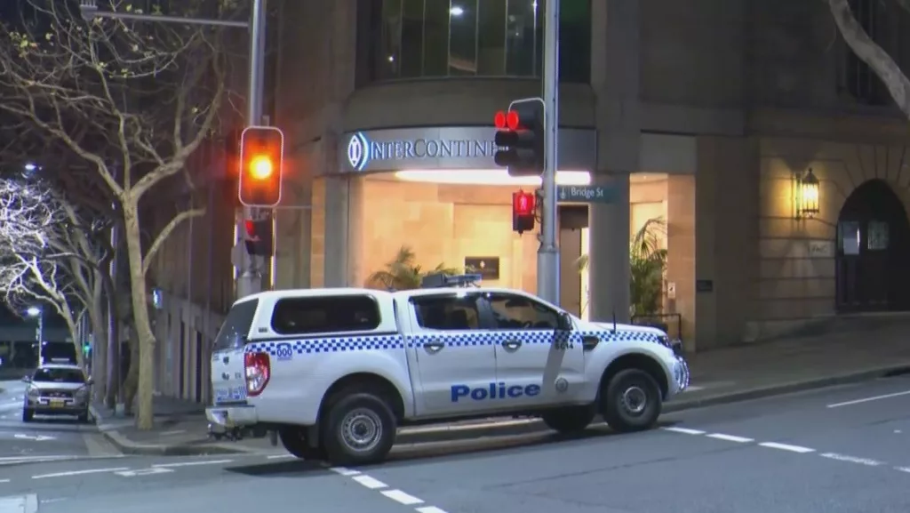 Sydneyi luxusszállodában támadt kollégájára egy nő