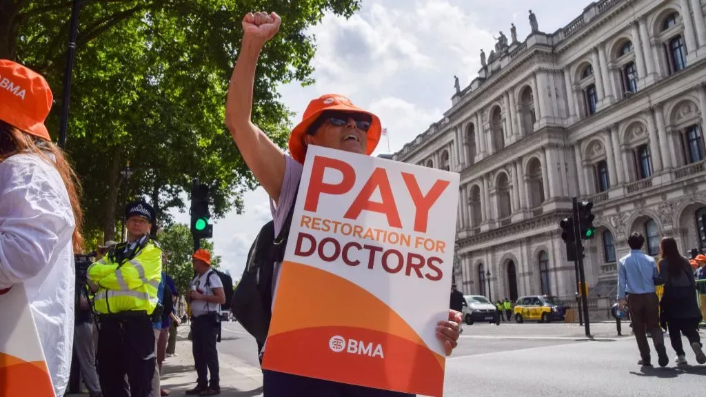 Találkozó a sztrájkok elkerüléséért: az egészségügyi miniszter és a BMA megbeszélése jövő héten