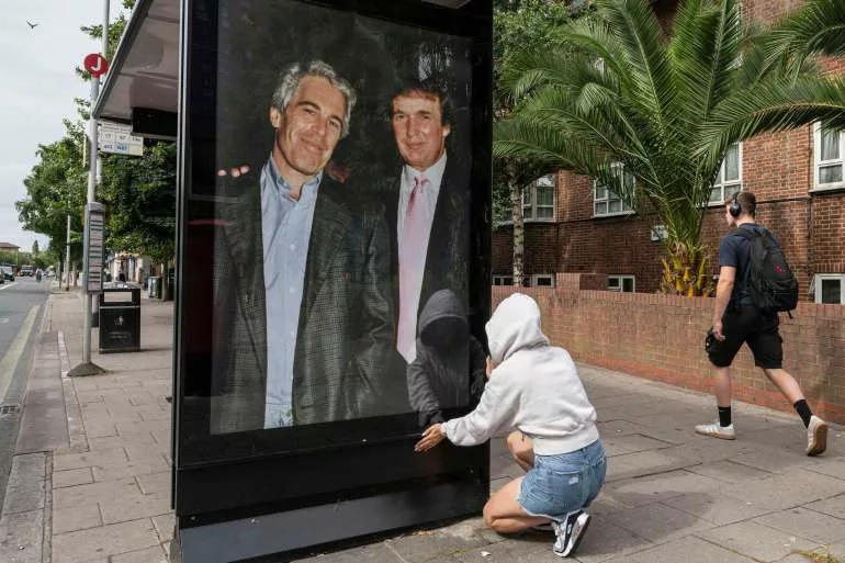 Trump követeli a nagyesküdtszéki jegyzőkönyvek nyilvánosságra hozatalát az Epstein-botrány kitágulásával