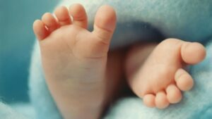Új remény a genetikai betegségek ellen: Sikeresen születtek három személy DNS-ét felhasználva egészséges babák