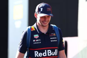Verstappen a Red Bull-nál marad, véget ért a találgatás