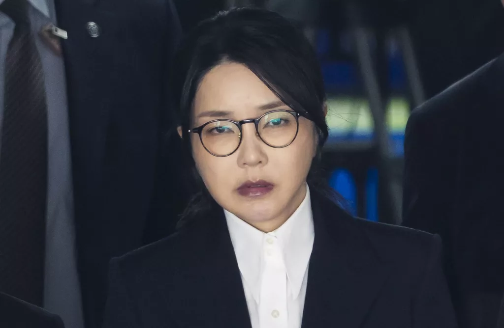 Dél-Korea Első Asszonyát Korrupciós Ügyekben Hallgatják Meg