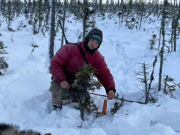 Keresőcsapatok találták meg egy eltűnt norvég túrázó hátizsákját és puskáját Manitoba északi részén