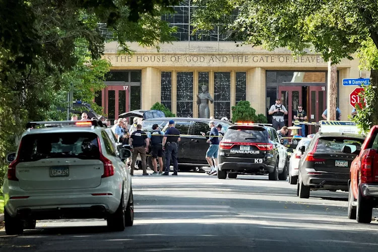 Lövöldözés egy minneapolisi katolikus egyházban és iskolában, a támadót sikerült megfékezni