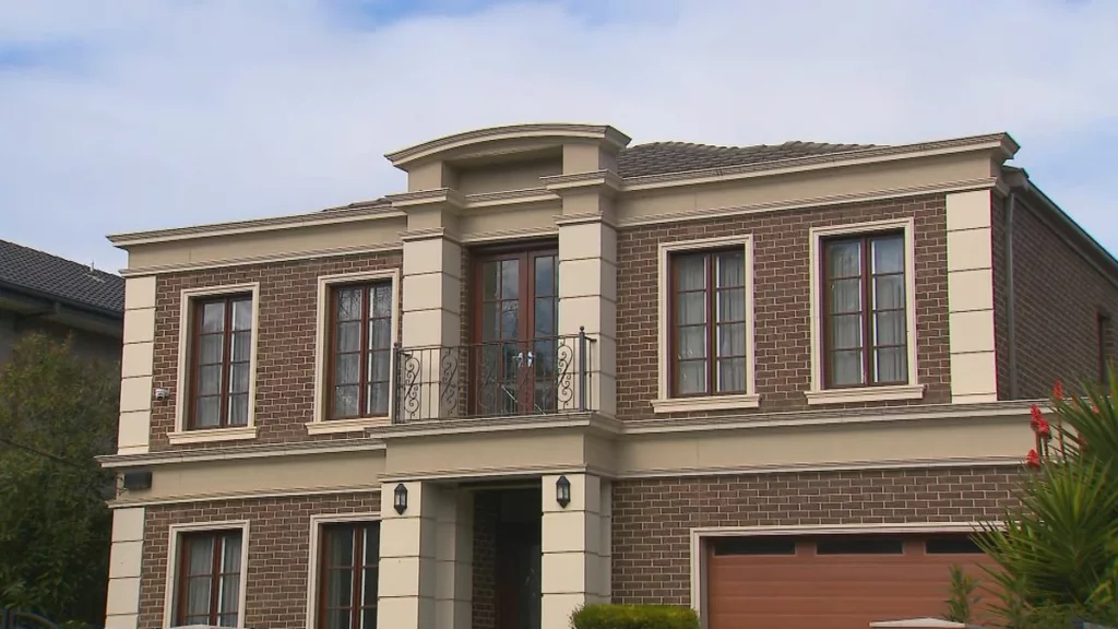 Machetés házaló támadás Melbourne-ben: Családi tragédia a hajnali órákban