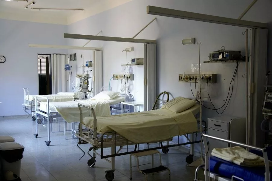 Marokkó egészségügyi ellentmondásokkal küzd: míg súlyos személyzethiány sújtja az egészségügyi központokat, több ezer képzett egészségügyi szakember marad munkanélküli