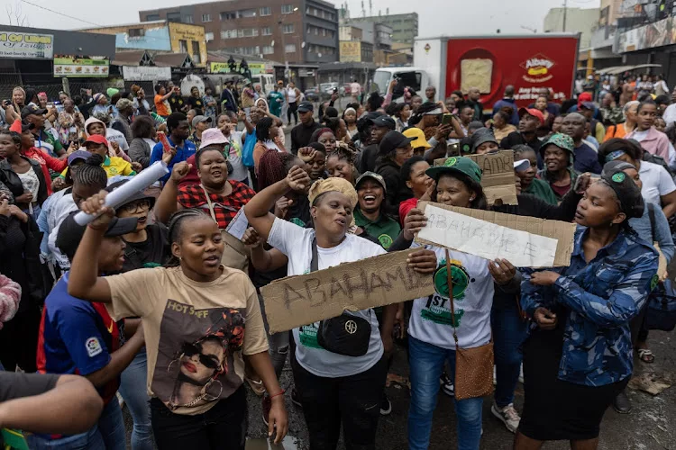 MK Party célkeresztben az eThekwini zöldségpiac: Harc az "illegális külföldiek" ellen