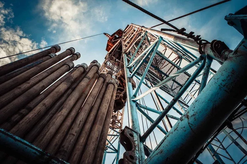 OPEC+ Olajtermelés Növelésére Készül a Piaci Részesedés Növelése Érdekében