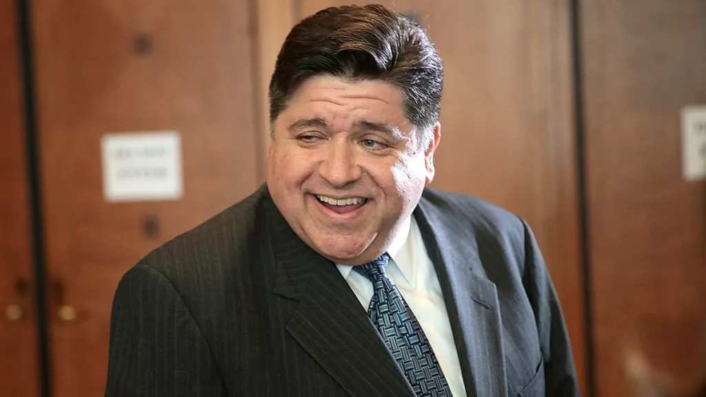 Pritzker kormányzó szerint Trump mesterséges válságot próbál kirobbantani Chicagóban