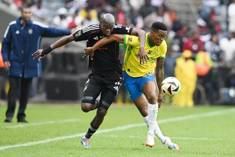 Sebelebele késő gólja mentette meg az Orlando Pirates edzőjét