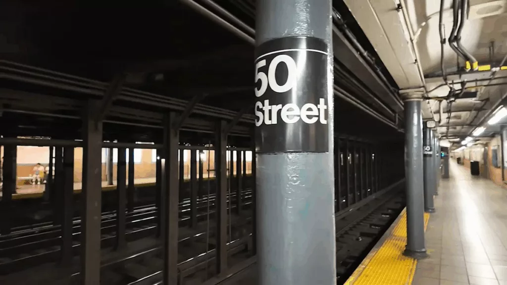 Szörnyű Balesetre Került Sor New Yorkban: Embert Löktek a Metrosínekre