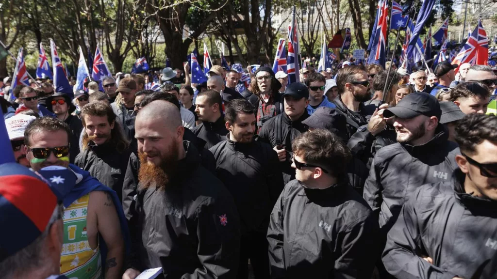 Több ezer ember tüntet bevándorlásellenes demonstrációkon Ausztráliában