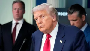 Trump támadást indít az ABC és NBC ellen, mint "hamis hírek" forrásai, támogatná a licenszeik visszavonását