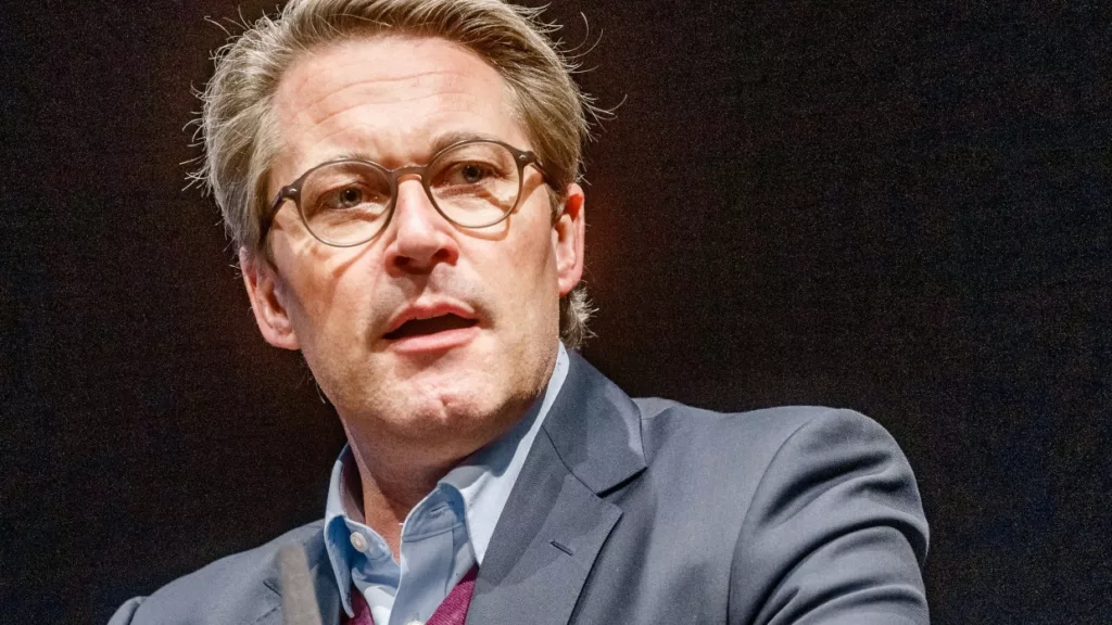 Volt német közlekedési miniszter vádat emeltek: Scheuer Andreas a csődbe ment autópálya-matrica ügyében