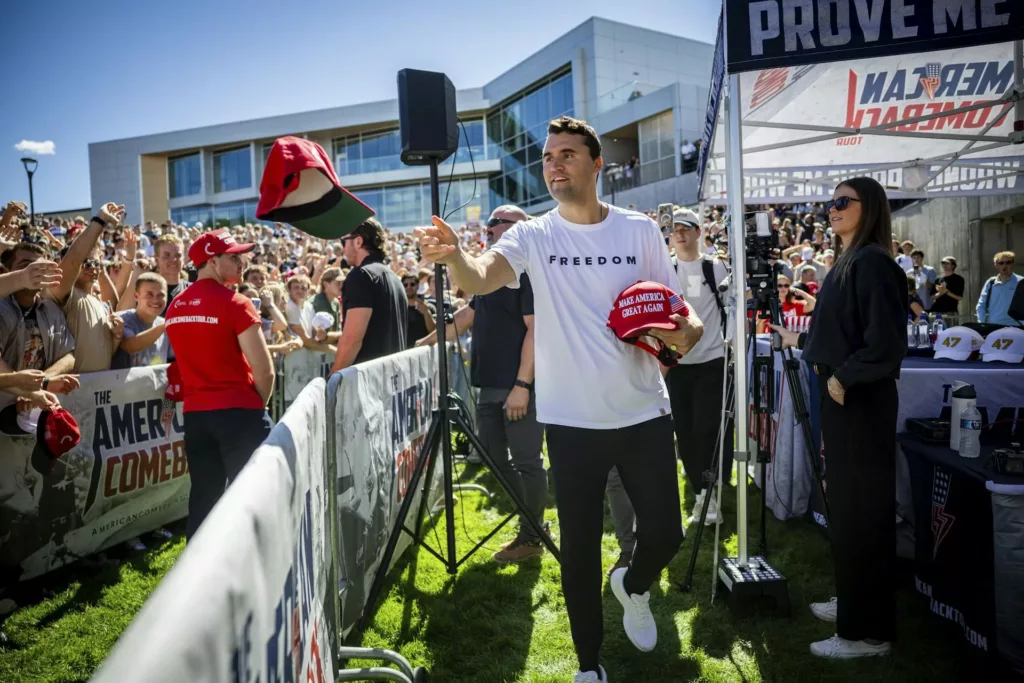 Charlie Kirk merénylete: a politikai erőszak újabb esete a lázas Amerikában