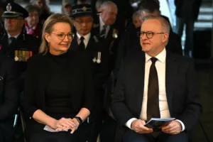 Diplomáciai Kínos Pillanatok: Trump Kihagyja Albanese-t a Találkozókból, Ley Túllépi a Határokat