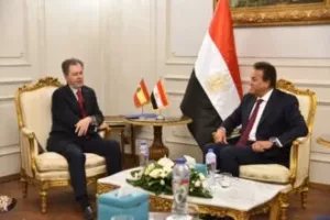 Egyiptom és Spanyolország az egészségügyi együttműködés bővítéséről tárgyaltak, támogatást nyújtva Gázának