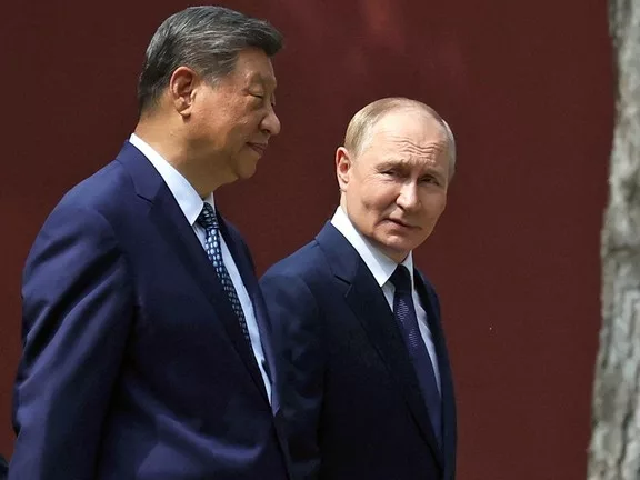 Hármak egyazon lépése - Putyin, Kim Dzsong Un és Hszi Csin-ping együtt a pekingi katonai parádén