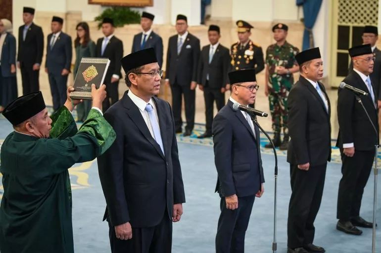 Indonézia kormányátás alatt: Prabowo elnök öt minisztert váltott le a halálos tüntetések után