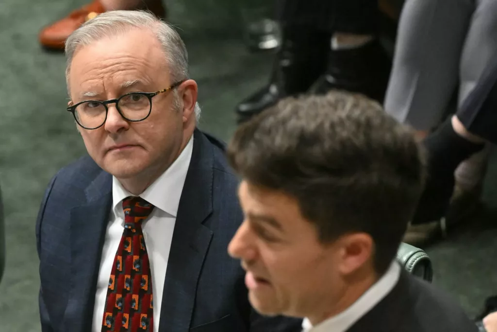 Kényes helyzetben az ausztrál miniszterelnök: Dan Andrews pekingi látogatása bonyolítja az albán-adminisztráció dolgát
