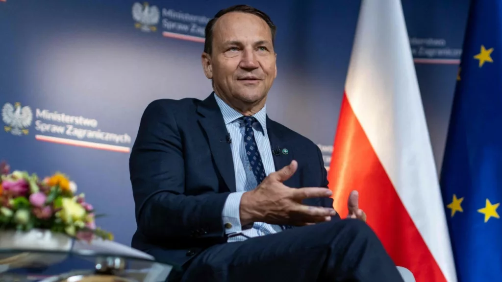 Légvédelmi Övezet bevezetését javasolja Sikorski a Drone Támadás után