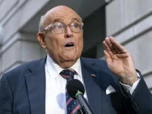 Rudy Giuliani autóbalesete Új-Hampshire-ben