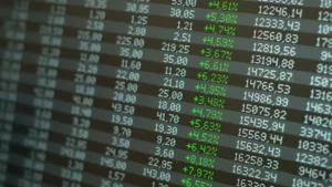 Trump embere sejtelmesen utalgatott: tényleg megszűnhet a negyedéves jelentés?