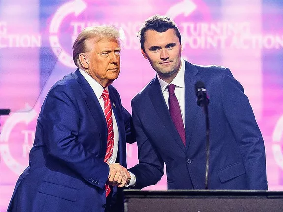 Trump kijelentette: megbünteti a radikális baloldalt, mivel még mindig tart a hajsza Charlie Kirk gyilkosa után