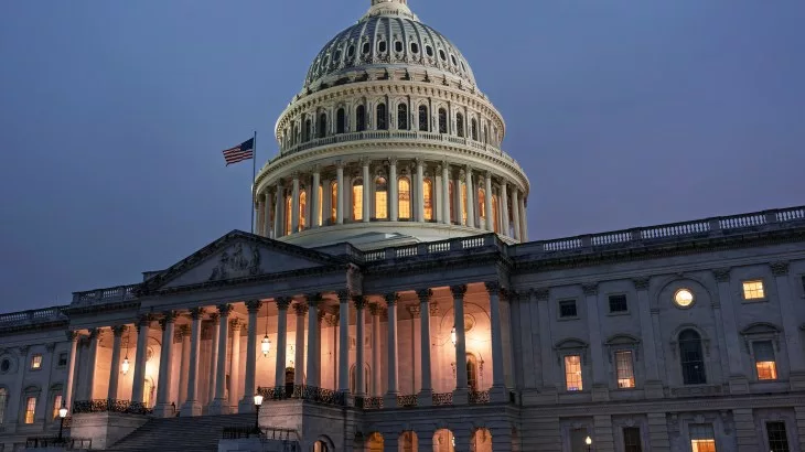 Amerikai Kormányzati Leállás: Trump Elbocsátásokkal Fenyegetőzik