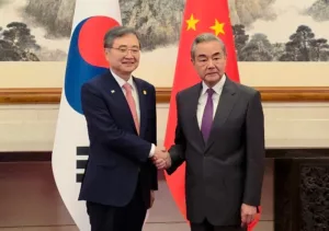 Dél-Korea és Kína Külügyminiszterei az APEC-csúcs kapcsán erősítenék a kétoldalú kapcsolatokat