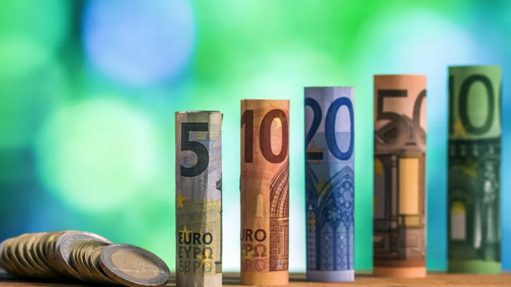 Megállíthatatlan a forint erősödése