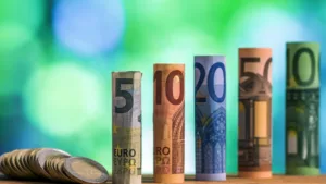 Megállíthatatlan a forint erősödése