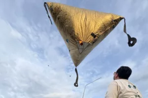 Mulatság és hagyomány: Az ajijici papírléggömb fesztivál varázsa