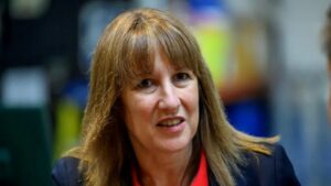 Starmer elutasítja a vizsgálatot Reeves bérlési hibája után