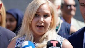 Virginia Giuffre üdvözölné András herceg címlemondását győzelemként, állítja a szerzőtársa a BBC-nek