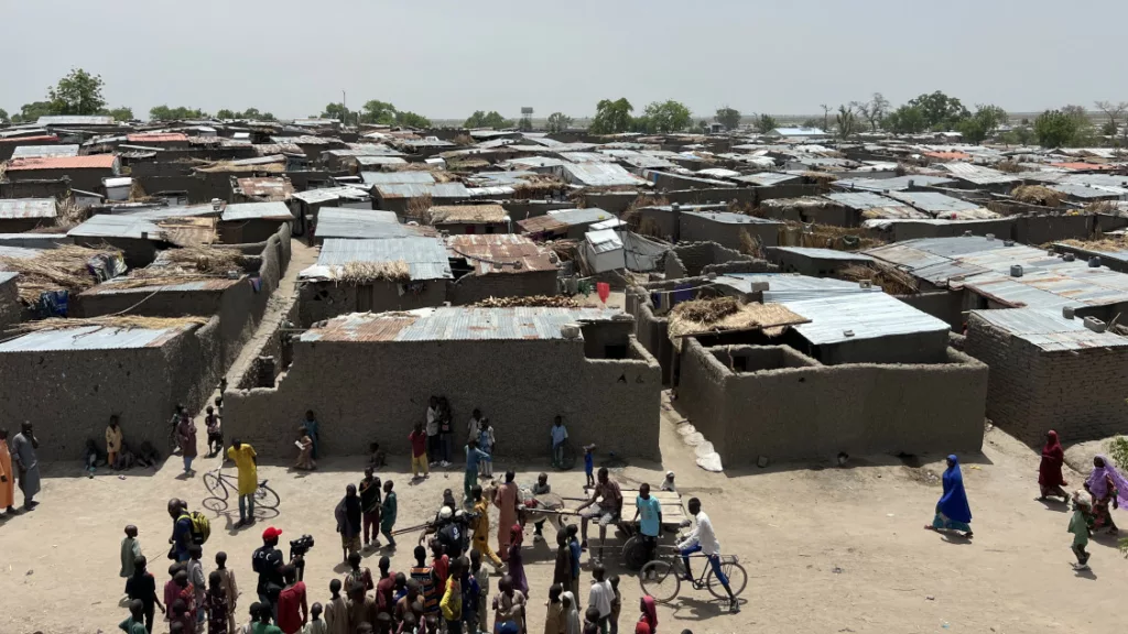 Drámai Emberrablás Nigériában: Több mint 300 Gyermeket és Tanárt Ragadtak el Fegyveresek