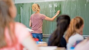 Nyugdíj helyett Juttatás: A Túlértékelt Állami Alkalmazotti Nyugdíjprivilegium