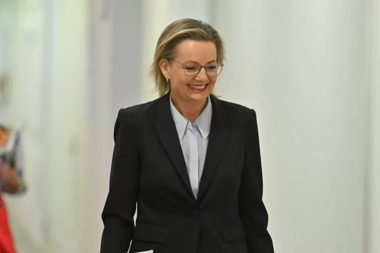 Politikai fordulat Ausztráliában: A Liberális Párt elhajlásban a net-zéró politikától