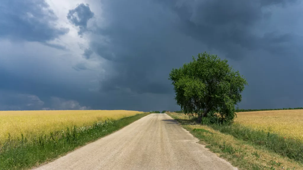 Viharos szél söpör végig az országon hétfőn