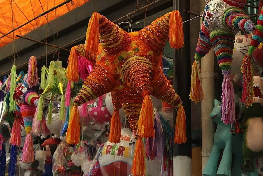 A karácsonyi piñata és a hét főbűn titka