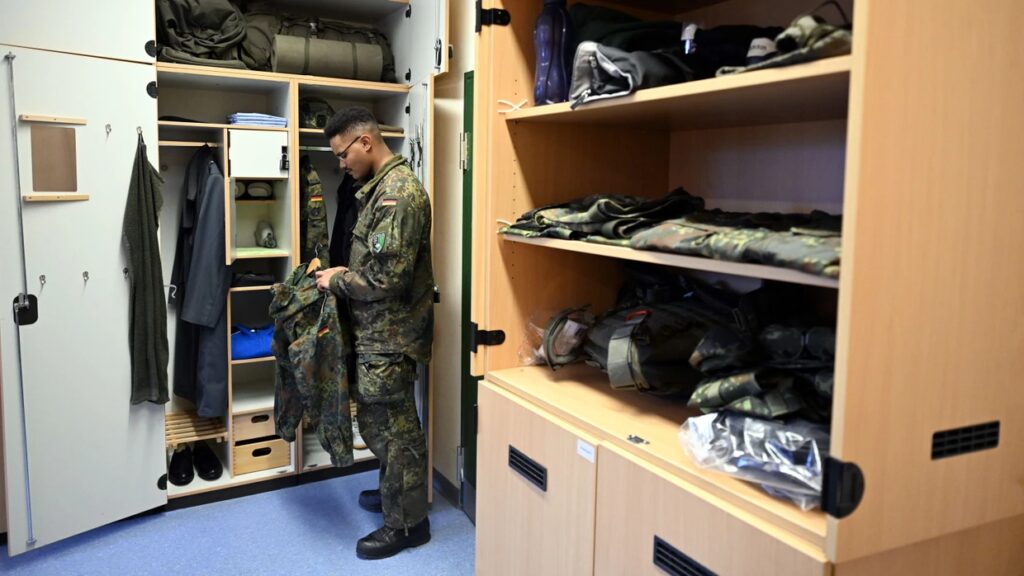 A Németországban Újraindított Kötelező Katonai Szolgálat és annak Alternatívái